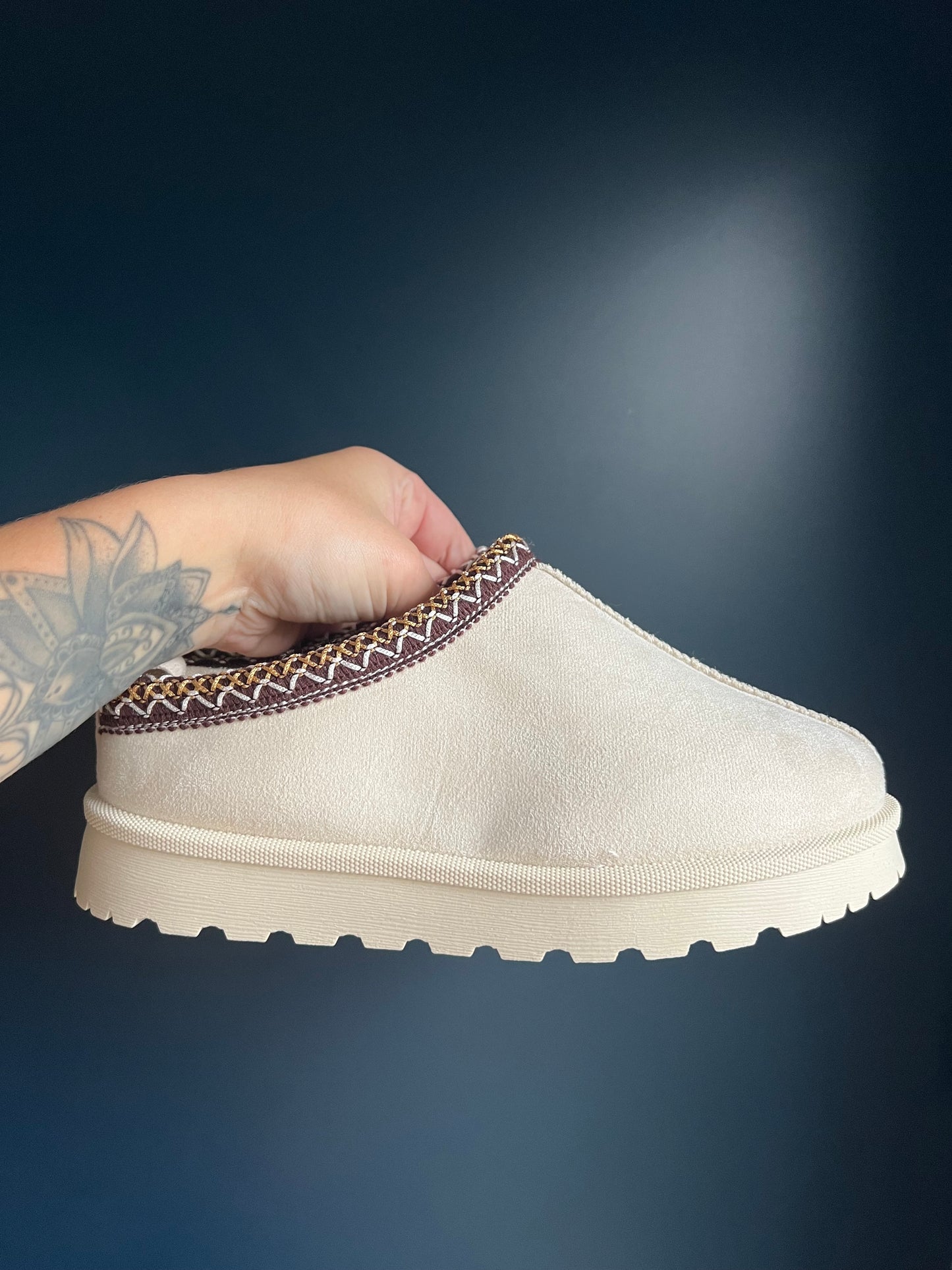 Embroidered Slip On Slippers