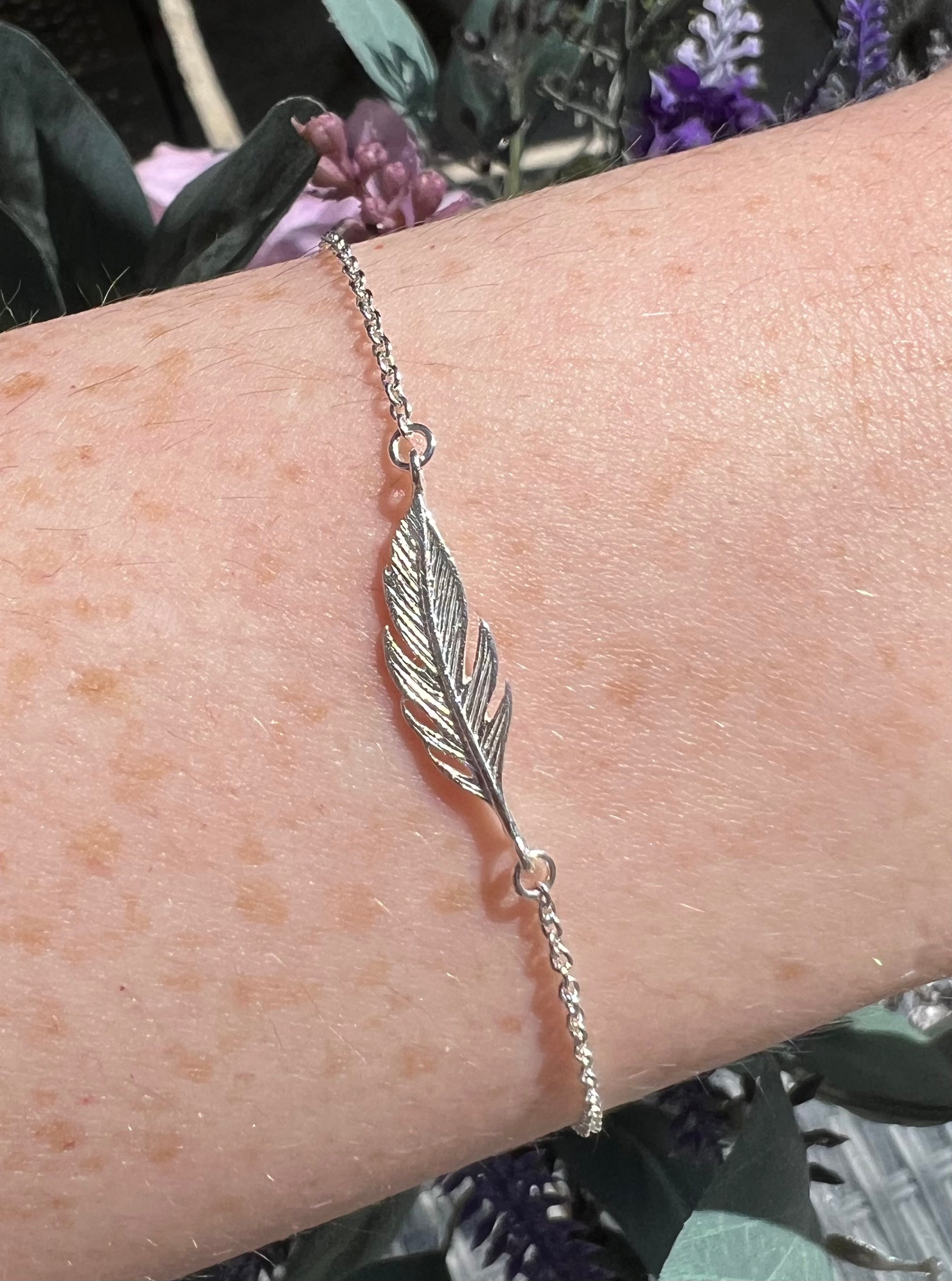 Feathers bracelet 2025