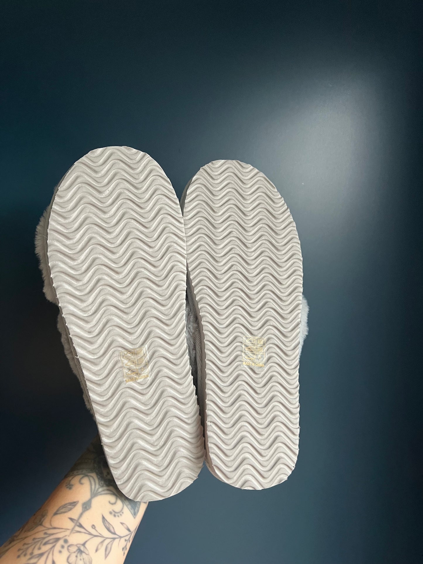 Open Toe Crossover Slippers