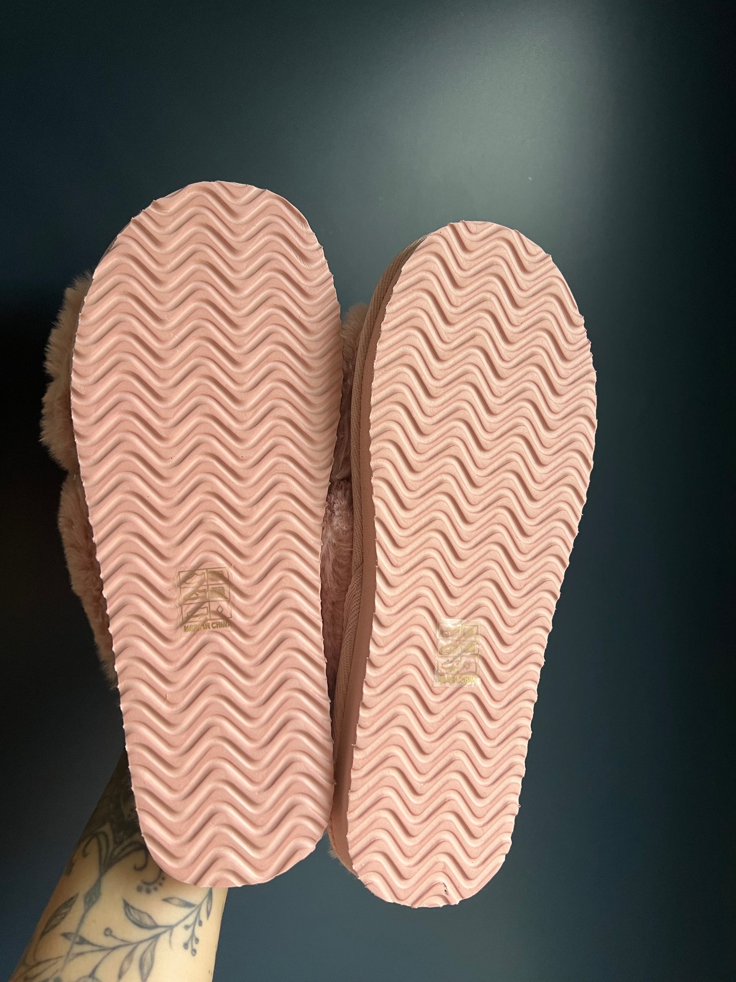 Open Toe Crossover Slippers